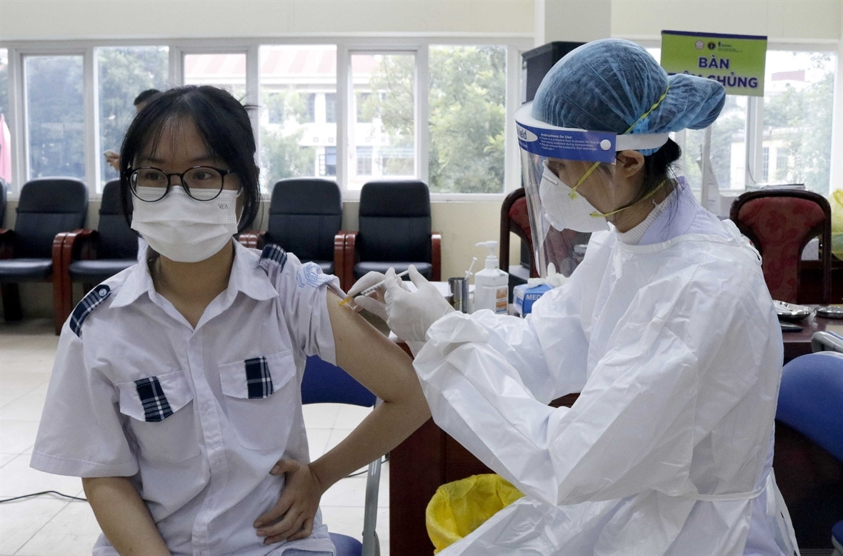 Bắc Giang: 2 học sinh nhập viện cấp cứu sau khi tiêm vaccine COVID-19 - 1
