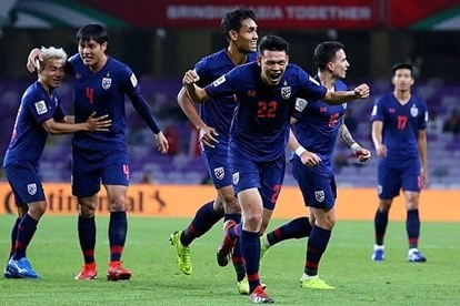 Người hâm mộ xứ chùa Vàng tin tưởng tuyển Thái Lan sẽ vô địch AFF Cup 2020. Ảnh: FAT