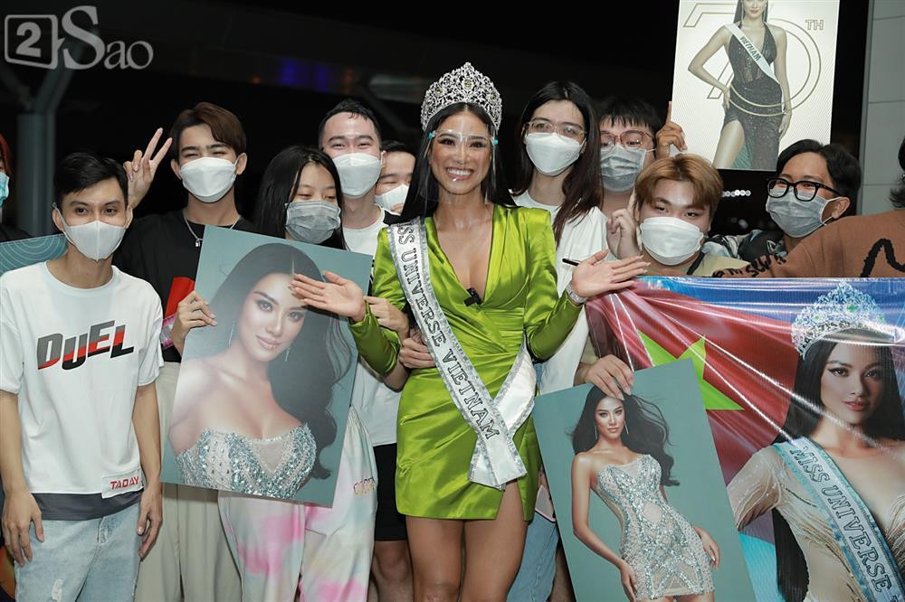 Quốc tế nói gì khi Kim Duyên đến Miss Universe?-1
