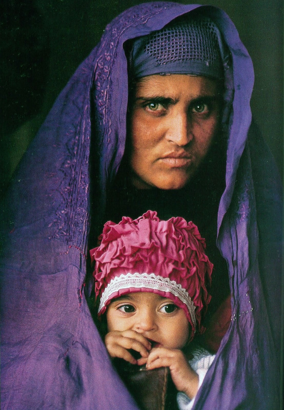 Cô gái Afghanistan sống tại Ý: Cuộc đời cô gái nổi tiếng trong nhiếp ảnh - 4 Cô gái Afghanistan sống tại Ý: Cuộc đời cô gái nổi tiếng trong nhiếp ảnh - 4