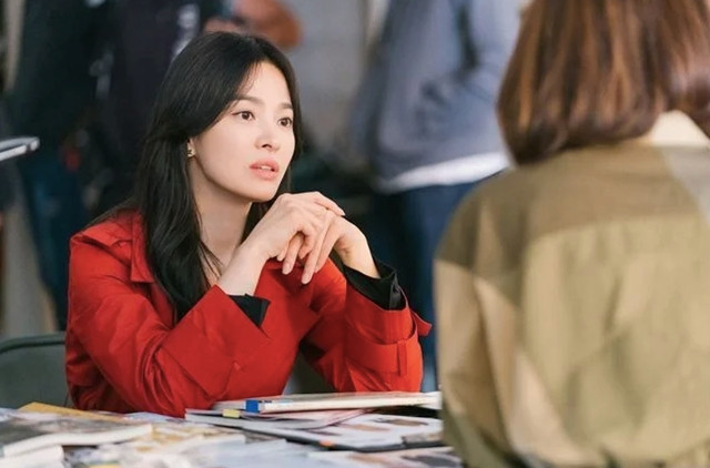 Fan sốt sình sịch với áo khoác Song Hye Kyo-5