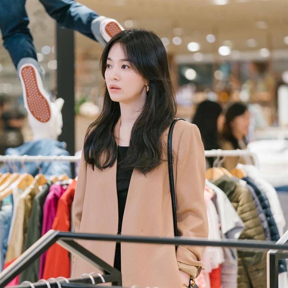 Fan sốt sình sịch với áo khoác Song Hye Kyo-10