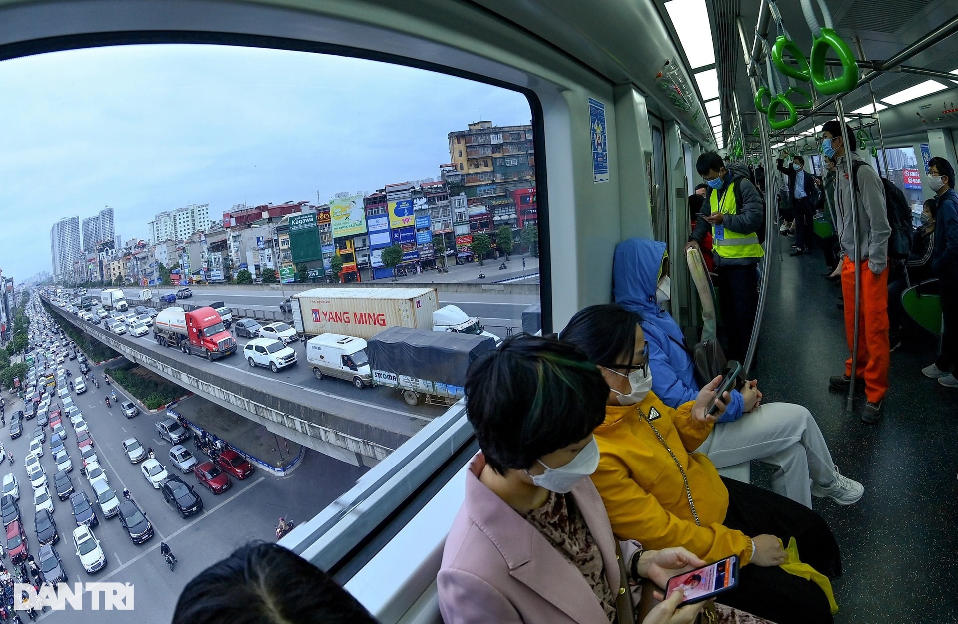 Bất ngờ lượng khách mua vé đi tàu Cát Linh - Hà Đông những ngày qua - 2 Bất ngờ lượng khách mua vé đi tàu Cát Linh - Hà Đông những ngày qua - 2