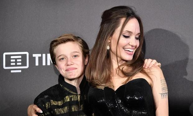 Con gái Angelina Jolie thành mỹ nhân, cả thế giới trầm trồ-13