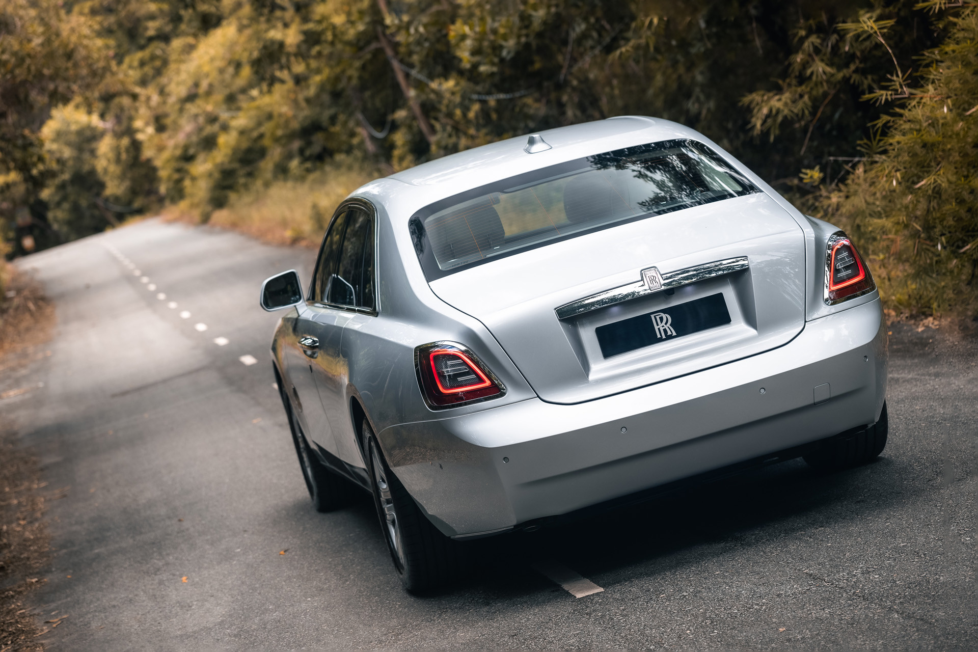 Rolls Royce New Ghost phù hợp với những cá nhân cần những chiếc xe không chỉ là phương tiện di chuyển mà còn là nơi thoải mái nhất trên hành trình của mình