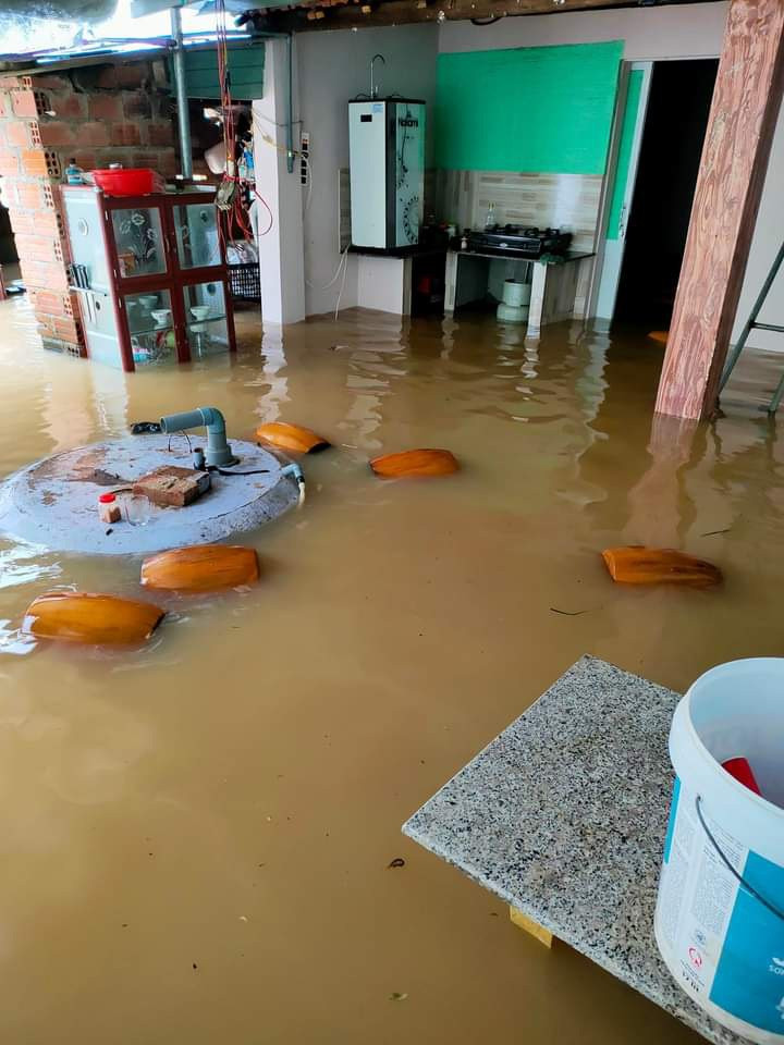 Bình Định: Mưa lớn cô lập 1.000 ngôi nhà, người dân phải sơ tán khẩn cấp  - 2