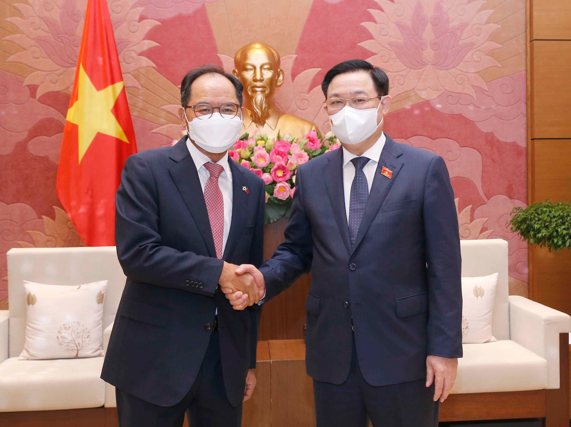Chủ tịch Quốc hội Vương Đình Huệ tiếp Đại sứ Hàn Quốc và Đại sứ Ấn Độ - 1 Chủ tịch Quốc hội Vương Đình Huệ tiếp Đại sứ Hàn Quốc và Đại sứ Ấn Độ - 1