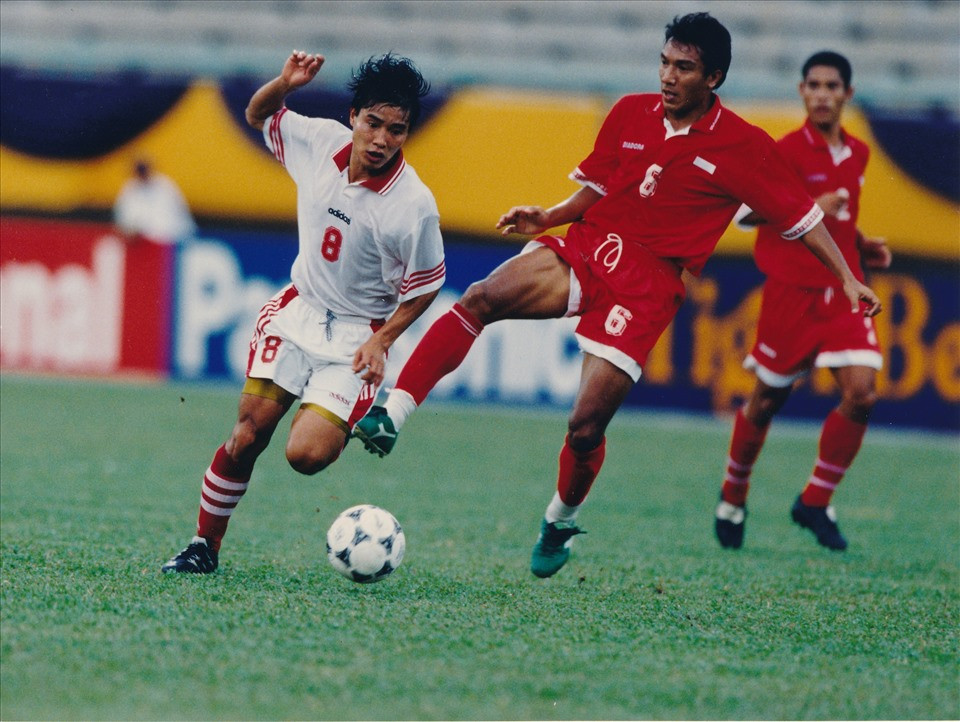 Tuyển Việt Nam từng gặp nhiều khó khăn trước tuyển Lào tại Tiger Cup 1996, khi hai đội hòa nhau 1-1. Ảnh minh họa: Sportive