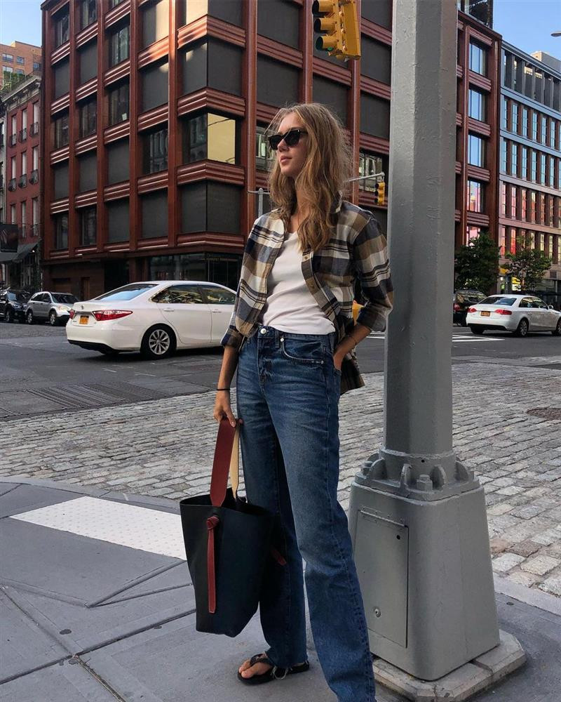 Giám đốc thời trang khuyên chị em mix quần jeans với 4 kiểu áo này: Không cần nghĩ nhiều vẫn mặc đẹp-14