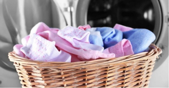 Mẹo nhỏ giúp quần áo giặt xong luôn sạch và thơm dù mùa đông thiếu nắng-1