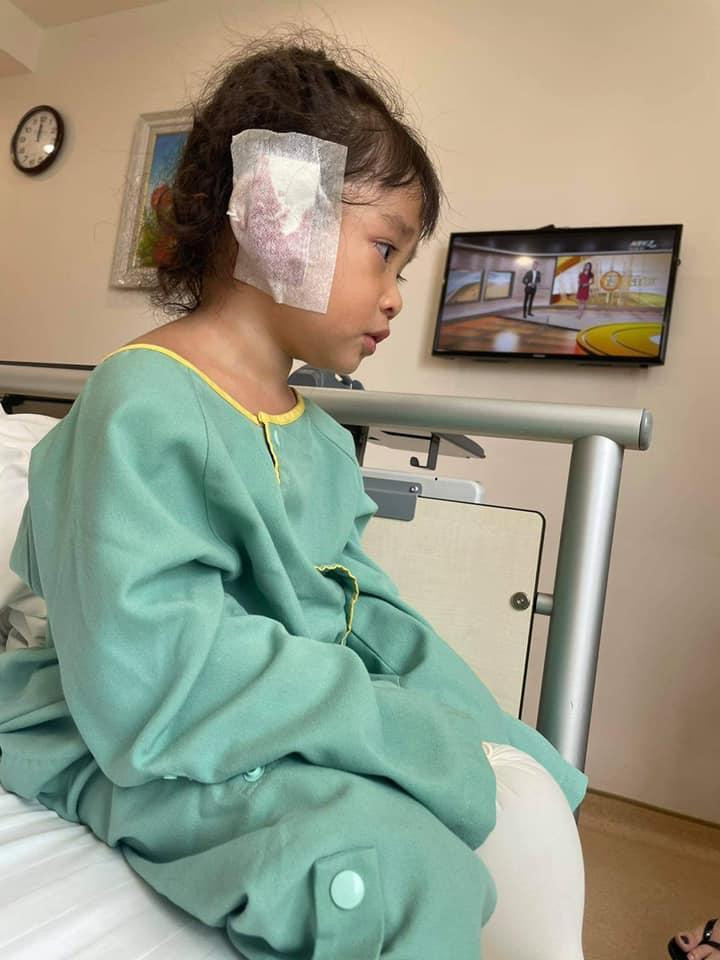 Con gái Lê Dương Bảo Lâm tiếp tục phải phẫu thuật tai-5