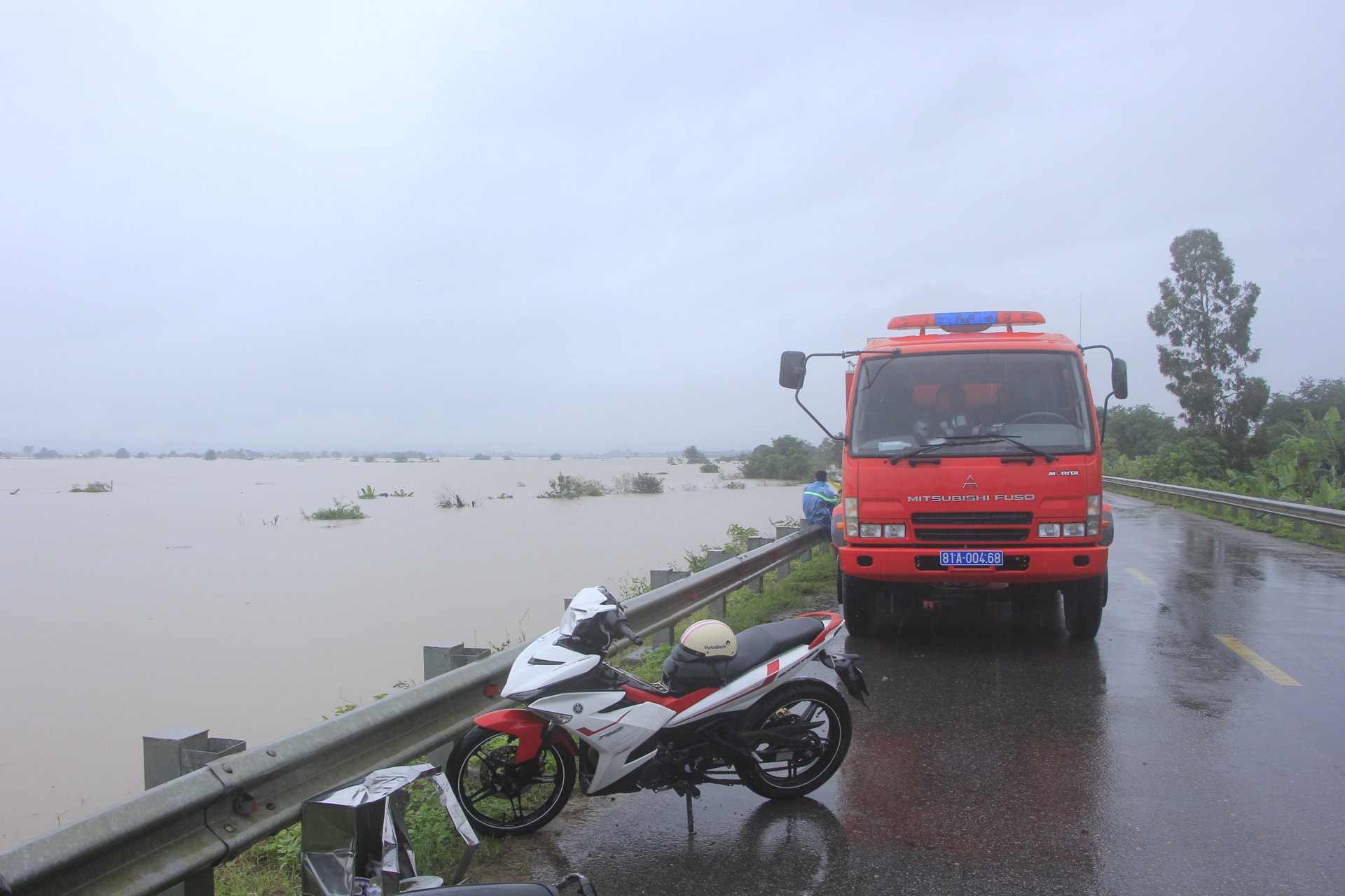 Tây Nguyên: Mưa lũ cô lập nhà dân, 2 người chết và mất tích - 8 Tây Nguyên: Mưa lũ cô lập nhà dân, 2 người chết và mất tích - 8