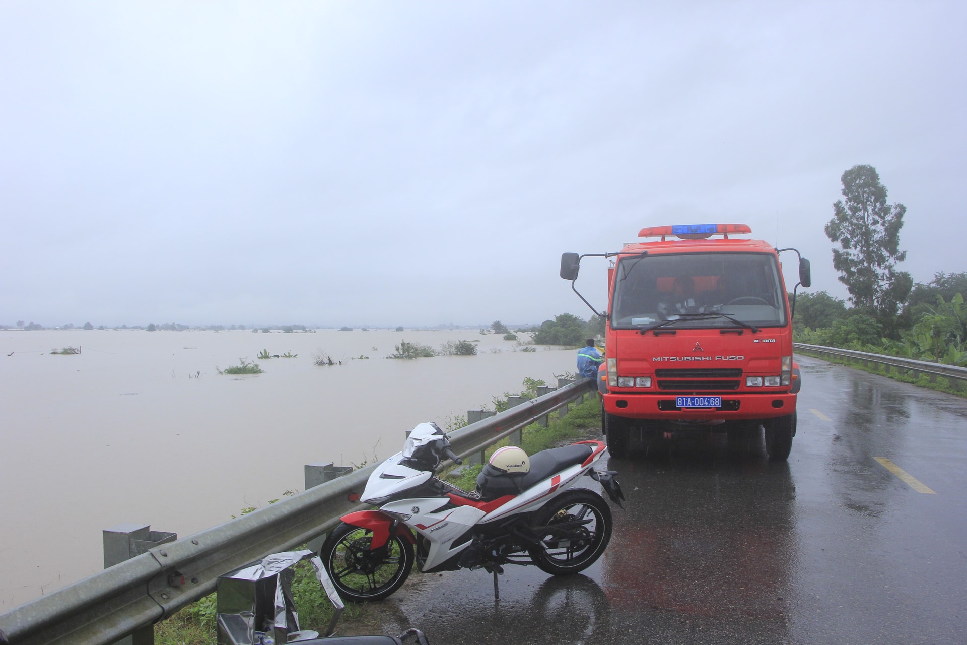 Tây Nguyên: Mưa lũ cô lập nhà dân, 2 người chết và mất tích - 8