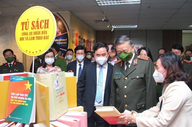 Bộ trưởng Công an chủ biên cuốn sách về an ninh quốc gia - 1 Bộ trưởng Công an chủ biên cuốn sách về an ninh quốc gia - 1
