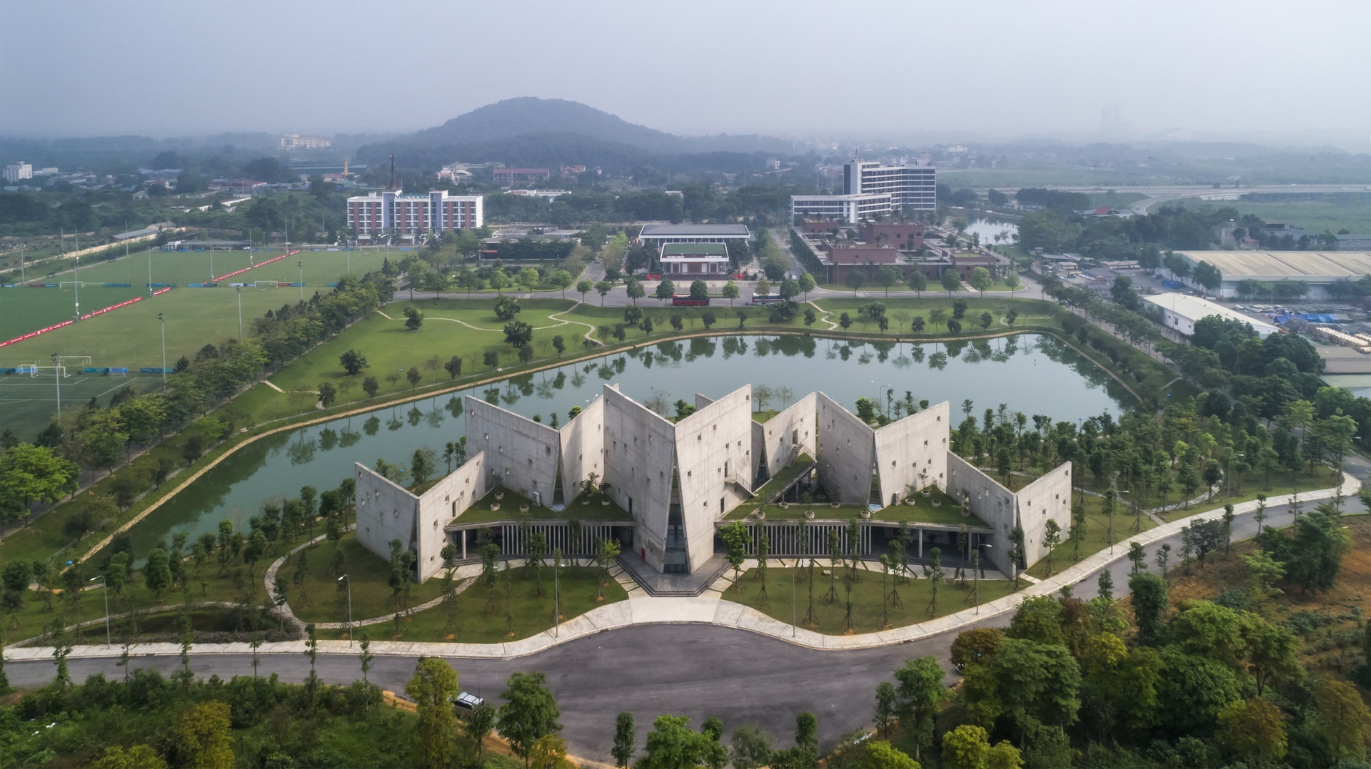 Cận cảnh tòa nhà kỹ sư Việt giành giải thưởng thiết kế LOOP Design Awards - 3 Cận cảnh tòa nhà kỹ sư Việt giành giải thưởng thiết kế LOOP Design Awards - 3