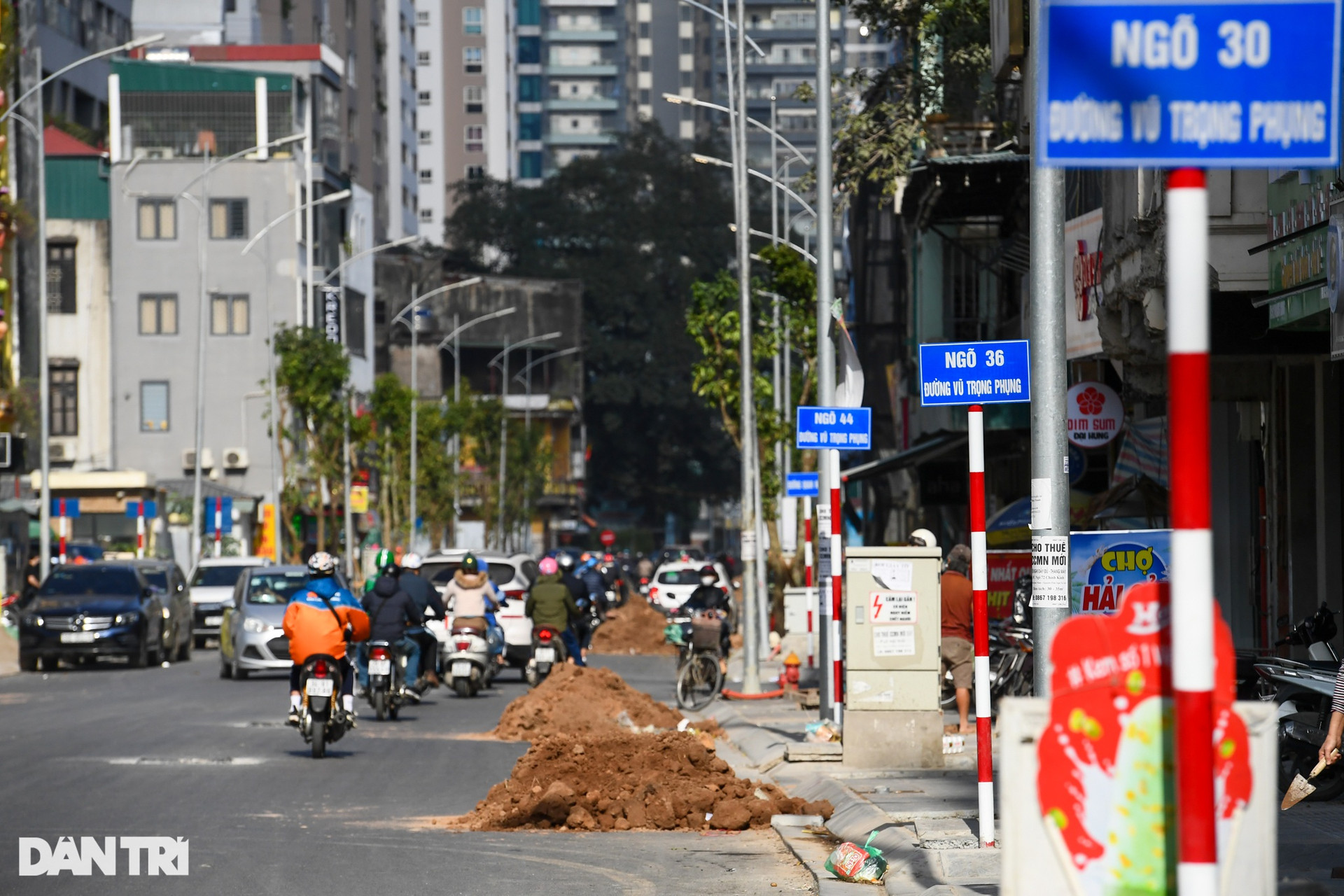 Người dân thủ đô thoát khổ trên đoạn đường 440m cải tạo 4 năm mới về đích - 8