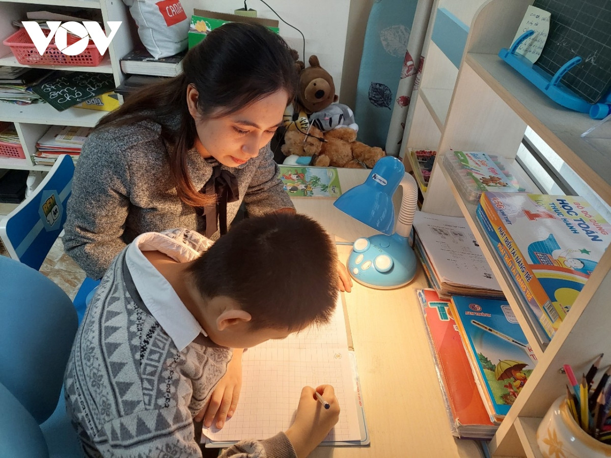 Bị cấm trông trẻ tại nhà, giáo viên mầm non tư thục Hà Nội đồng loạt xin nghỉ - 2
