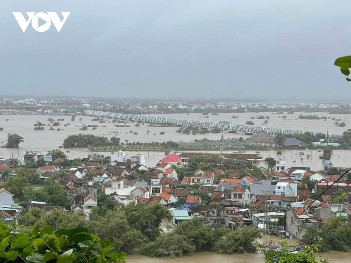 Mưa lớn gây ngập lụt nặng, Phú Yên sơ tán hơn 11.000 người dân - 1