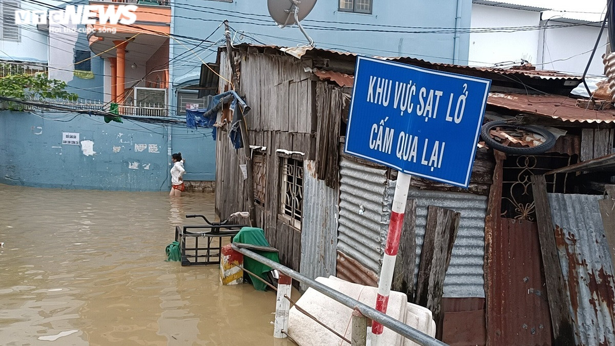 Ảnh: Mưa lớn, lũ dâng, gần 8.300 nhà dân ở TP Nha Trang chìm trong biển nước - 4