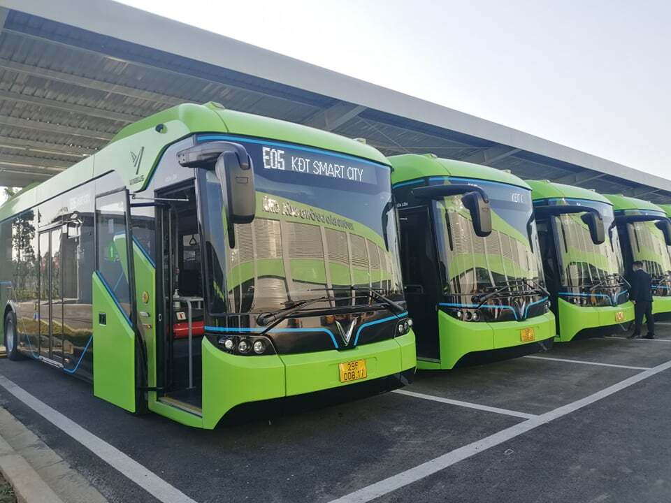 Xe buýt điện VinBus bắt đầu hoạt động ở Hà Nội - 1