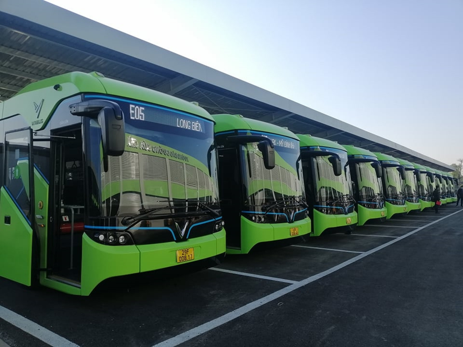 Xe buýt điện VinBus bắt đầu hoạt động ở Hà Nội - 3