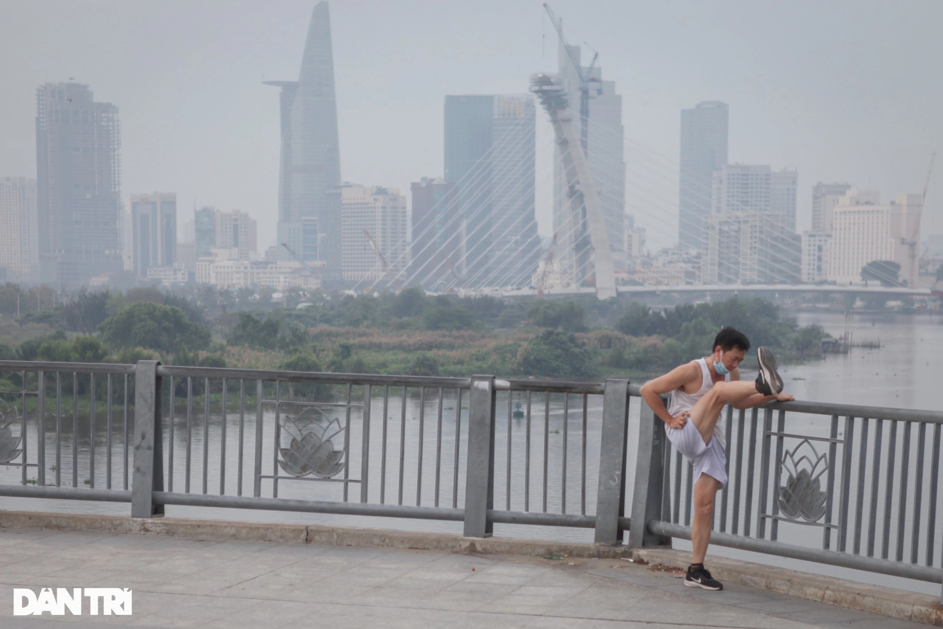 Sài Gòn se lạnh, thành phố phủ kín trong sương mù - 3