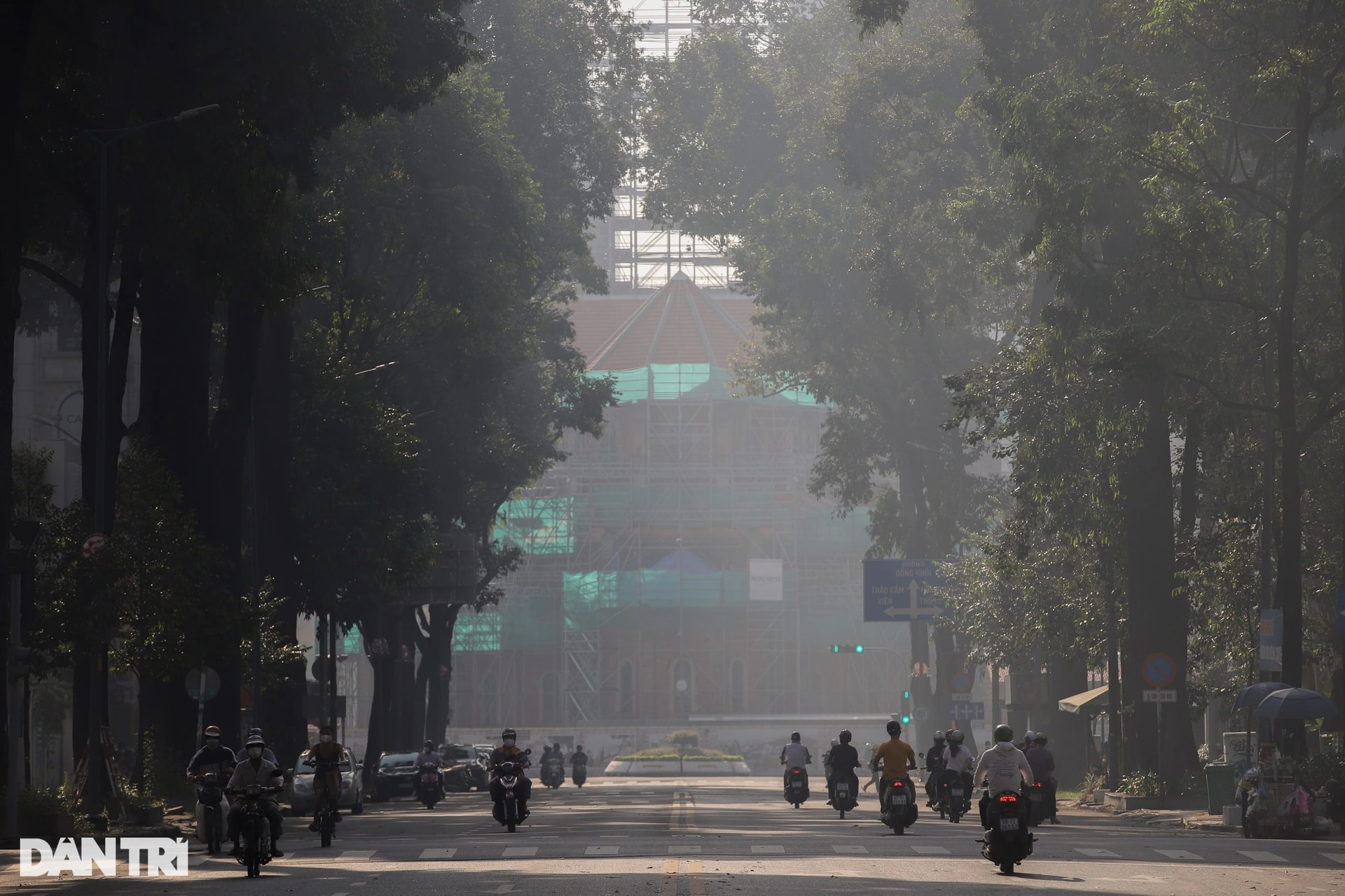 Sài Gòn se lạnh, thành phố phủ kín trong sương mù - 4 Sài Gòn se lạnh, thành phố phủ kín trong sương mù - 4