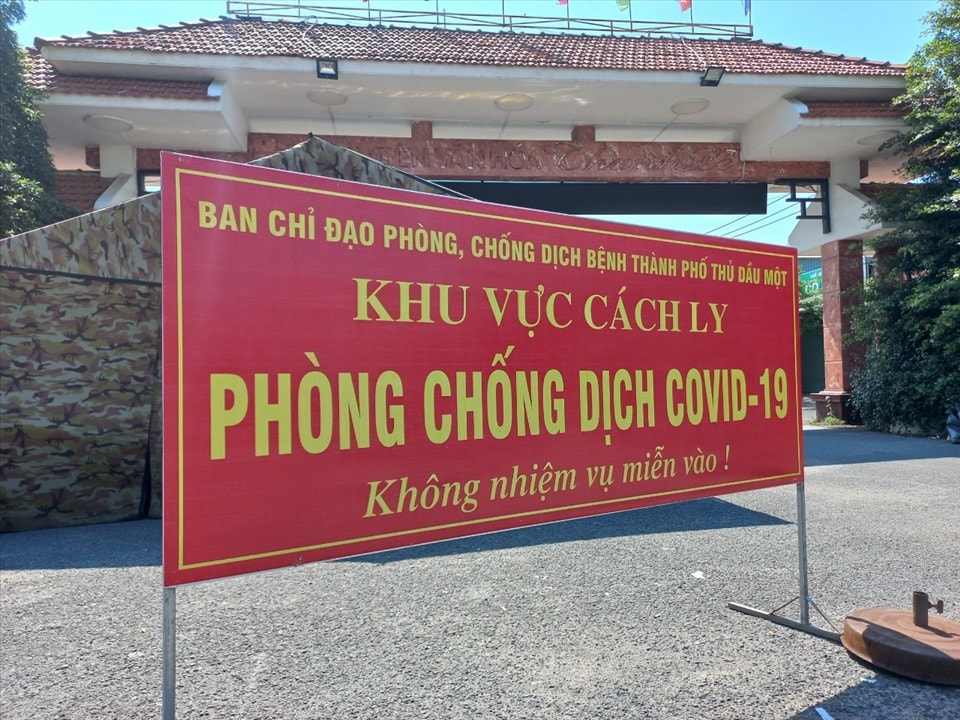 Cần củng cố cơ sở vật chất và nhân lực cho các cơ sở điều trị bệnh nhân COVID-19.