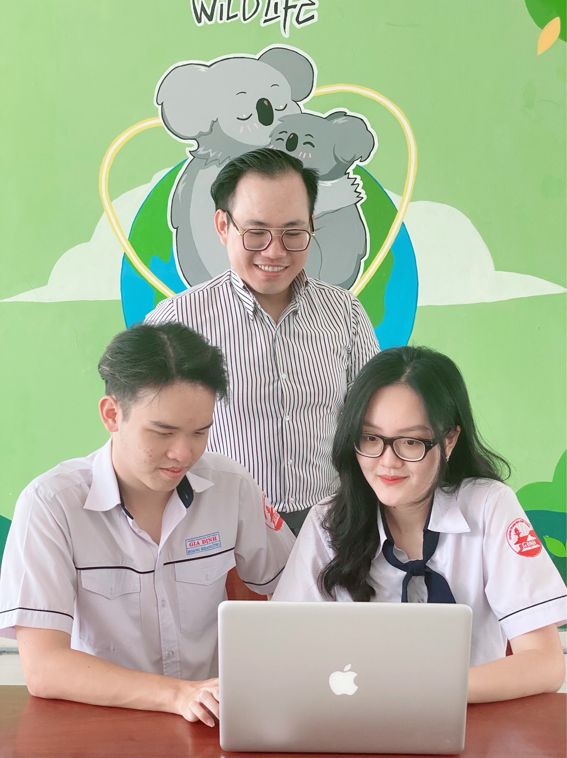 Làm phim ngắn về rác thải nhựa, hai học sinh giành huy chương Bạc quốc tế - 2
