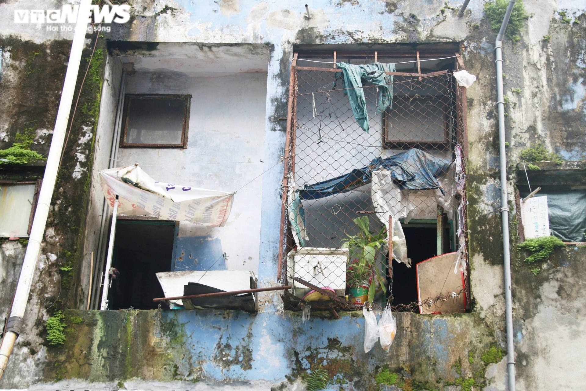 Đà Nẵng: Hàng trăm hộ dân sống thấp thỏm trong khu chung cư tàn tạ như ổ chuột - 2