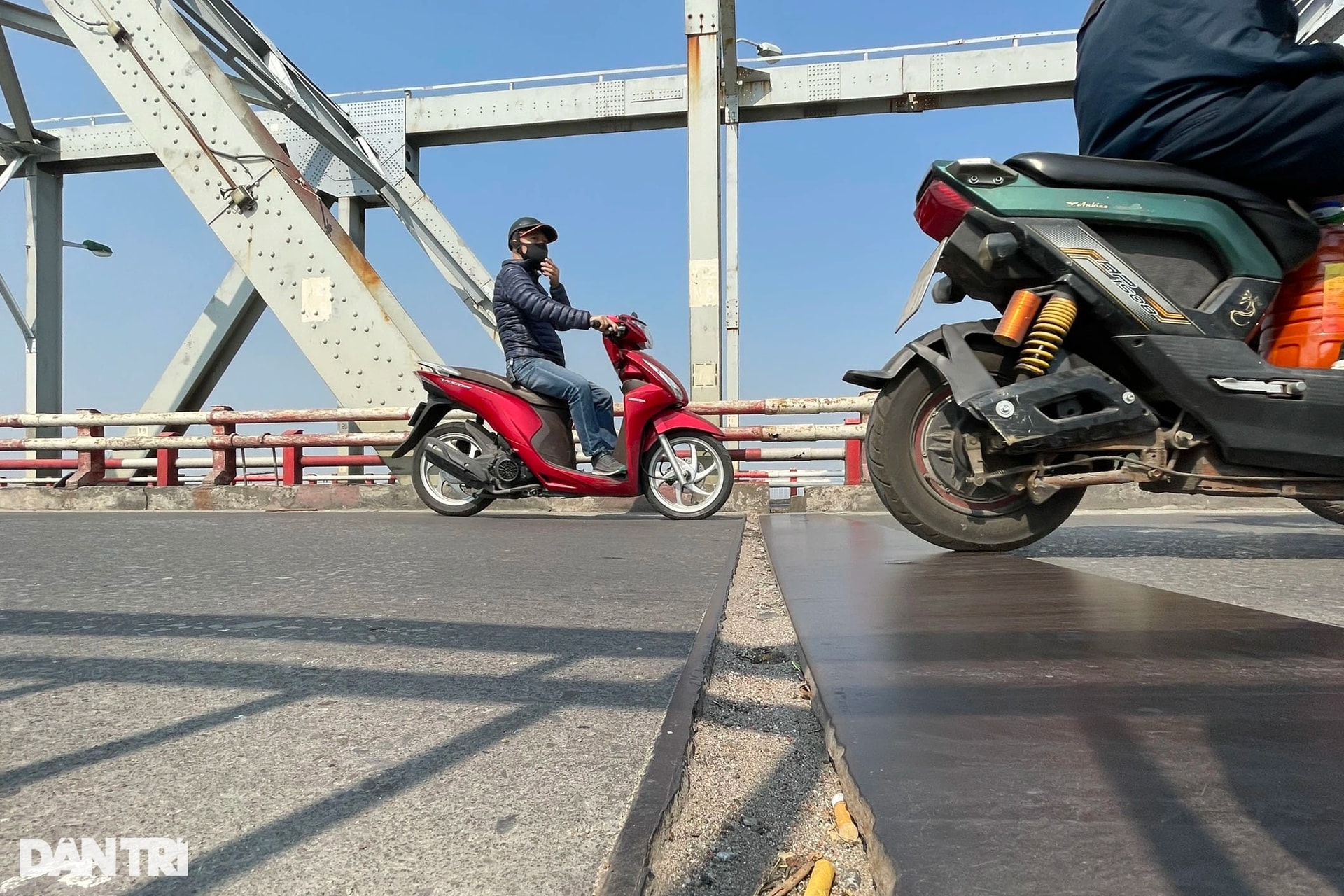 Hà Nội: Khám bệnh cầu Chương Dương chờ sửa chữa tổng thể - 7 Hà Nội: Khám bệnh cầu Chương Dương chờ sửa chữa tổng thể - 7