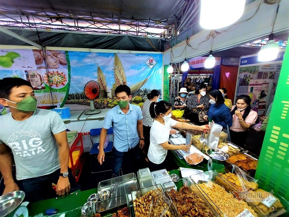 Chàng trai Ê đê cõng cà phê xuống Sài thành: Một ngày bán vèo 300kg