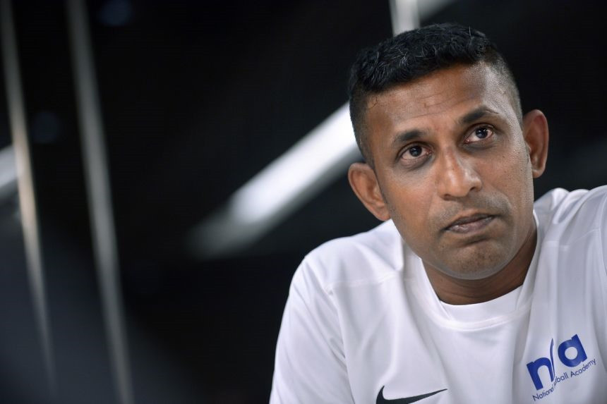 Huấn luyện viên Vengadasalam Selvaraj của tuyển Lào mang đến giải đấu đội hình khá trẻ và nhiều gương mặt lạ lẫm. Ảnh: Straits Times