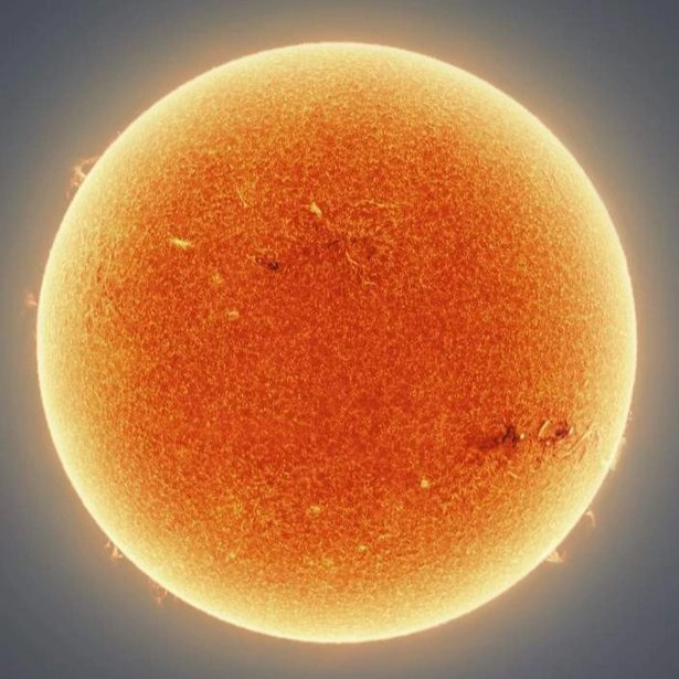 Hình ảnh Mặt trời rõ nét nhất từ trước đến nay nhờ ghép 150.000 ảnh chụp - 1