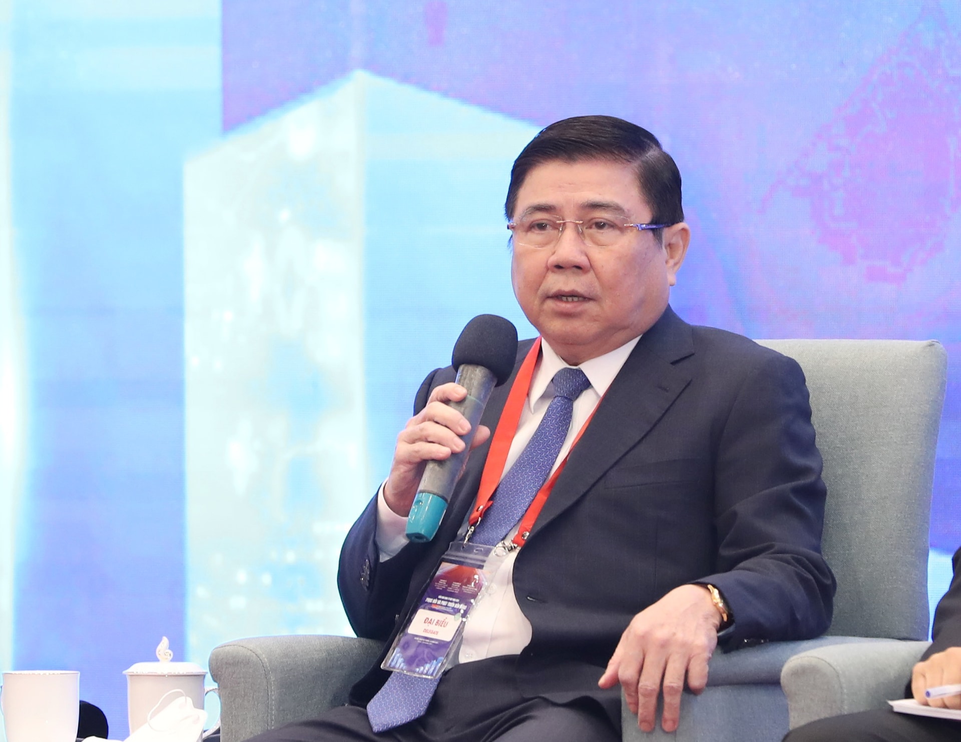 Ông Nguyễn Thành Phong: Giải ngân quá ồ ạt sẽ gây bong bóng bất động sản - 1 Ông Nguyễn Thành Phong: Giải ngân quá ồ ạt sẽ gây bong bóng bất động sản - 1