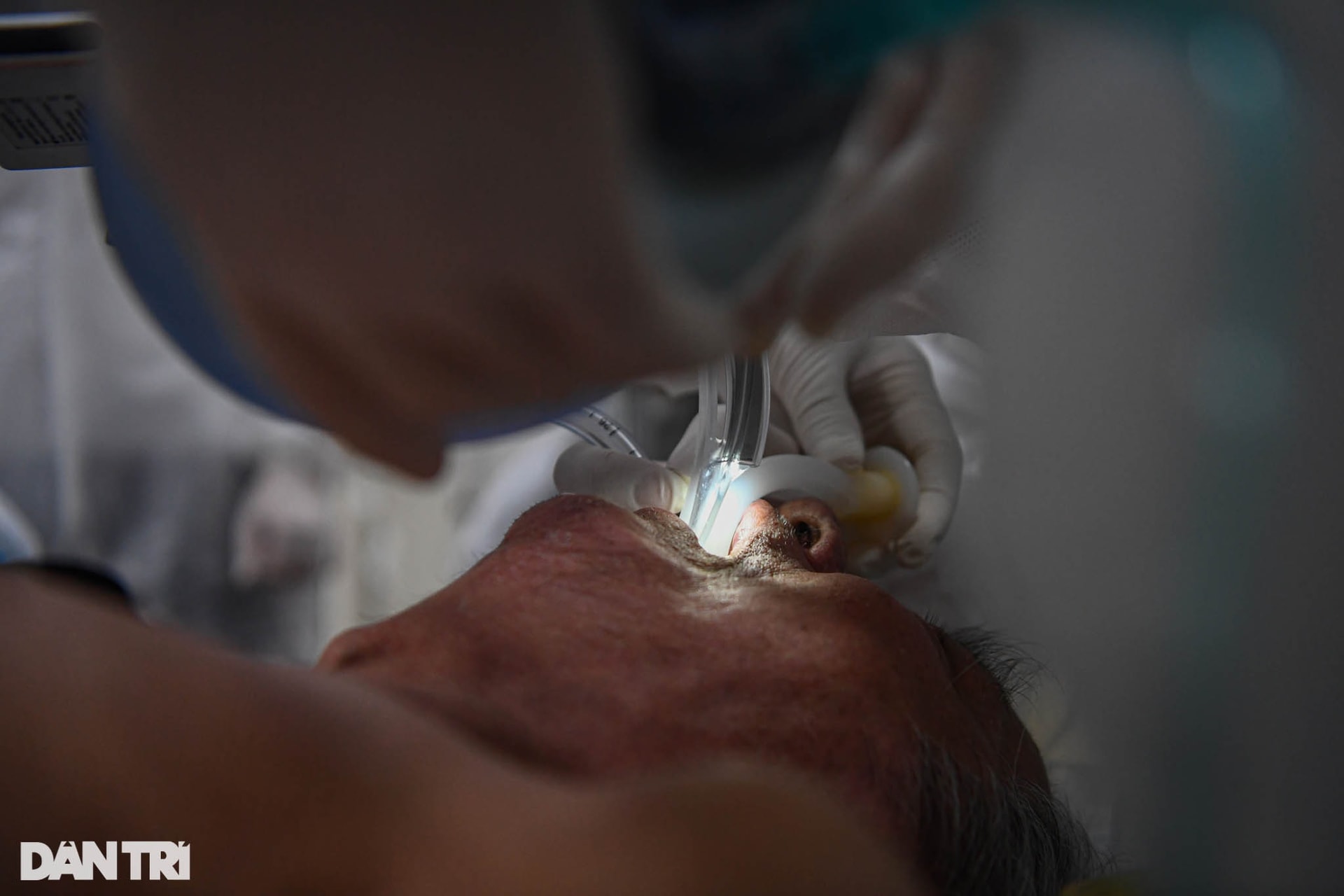 Một ngày trong khu điều trị bệnh nhân Covid-19 triệu chứng nặng ở Hà Nội - 17 Một ngày trong khu điều trị bệnh nhân Covid-19 triệu chứng nặng ở Hà Nội - 17
