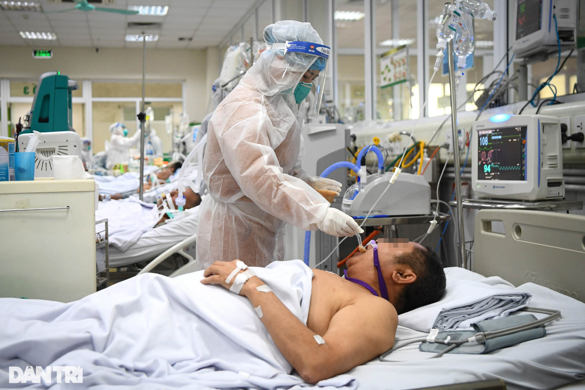Một ngày trong khu điều trị bệnh nhân Covid-19 triệu chứng nặng ở Hà Nội - 21