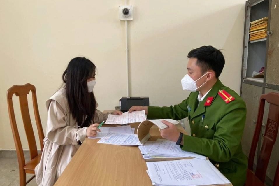 Thiếu nữ về từ vùng dịch vẫn vô tư đi bar bị xử phạt - 1 Thiếu nữ về từ vùng dịch vẫn vô tư đi bar bị xử phạt - 1