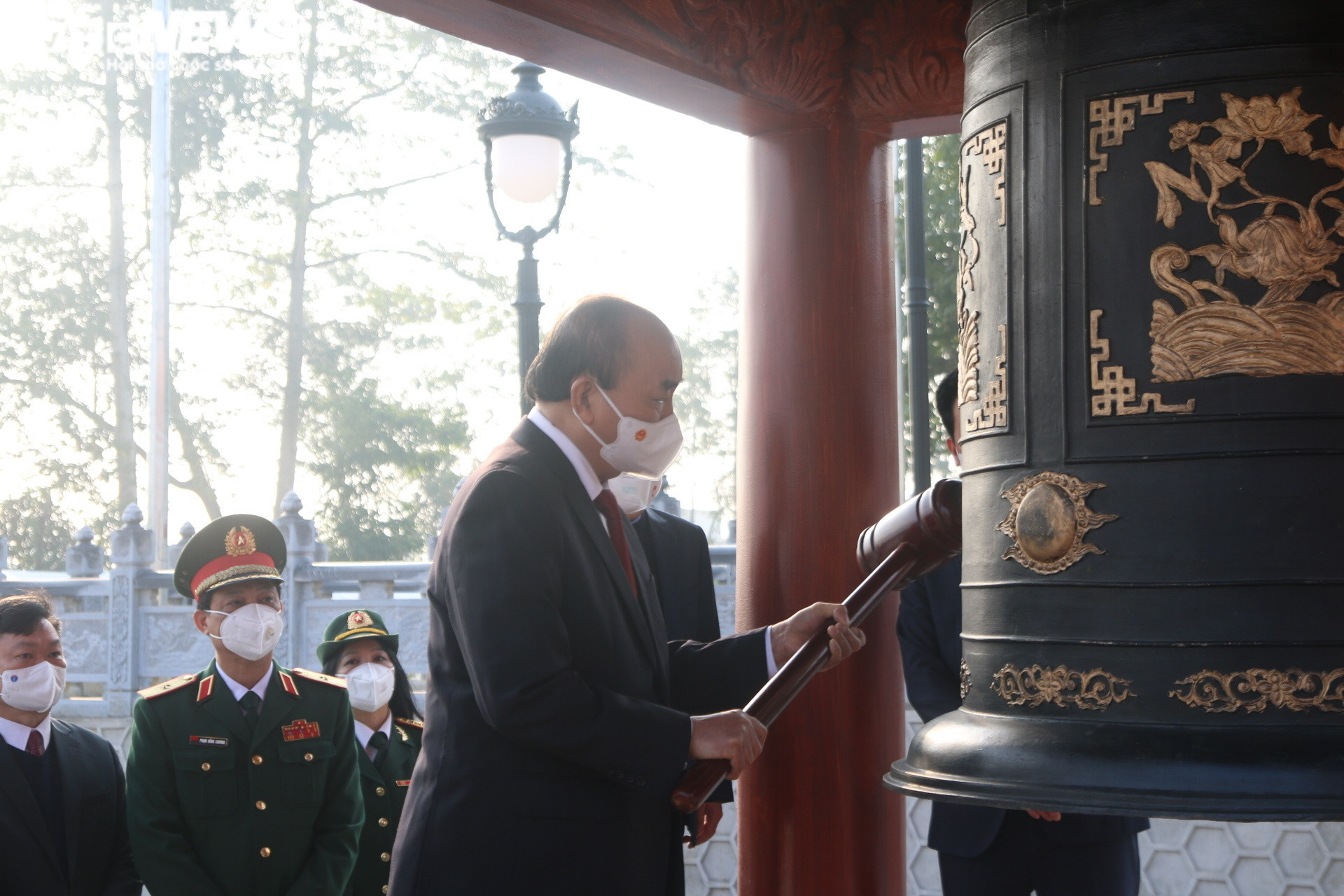 Ảnh: Chủ tịch nước Nguyễn Xuân Phúc viếng nghĩa trang Vị Xuyên, Hà Giang - 7