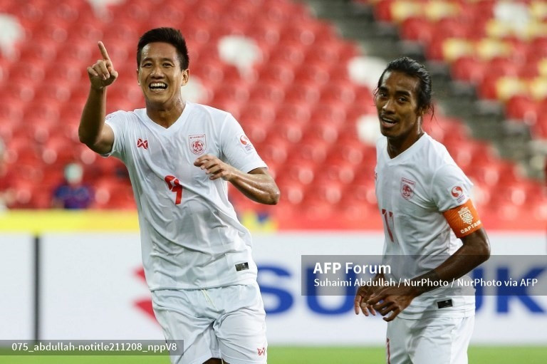 Các cầu thủ Myanmar ăn mừng bàn mở tỉ số. Ảnh: AFP
