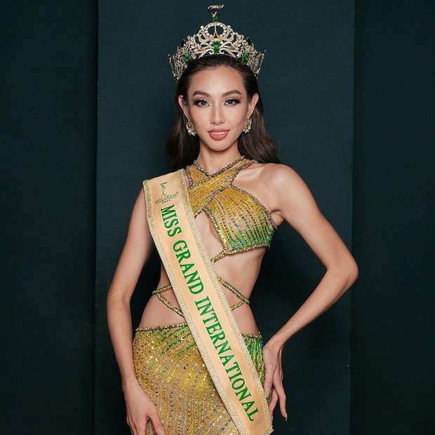 Váy của Thùy Tiên chưa là gì với váy của Miss Universe 2006: Nặng, chật, hại chính chủ ngất xỉu ngay trên sân khấu-1