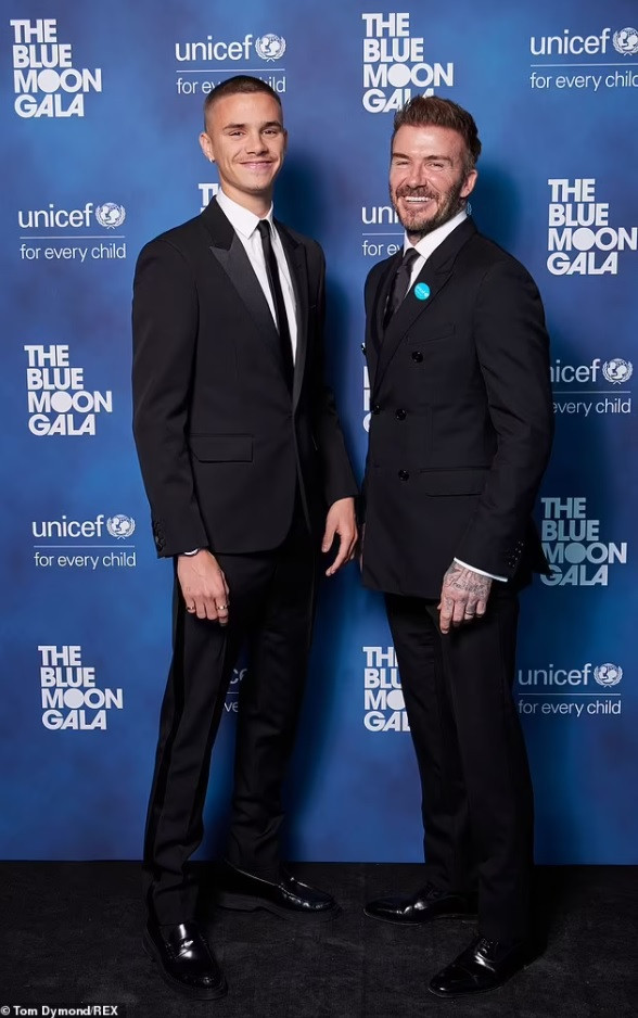 Cha con David Beckham gây chú ý khi cùng đồng hành tại sự kiện từ thiện - 1