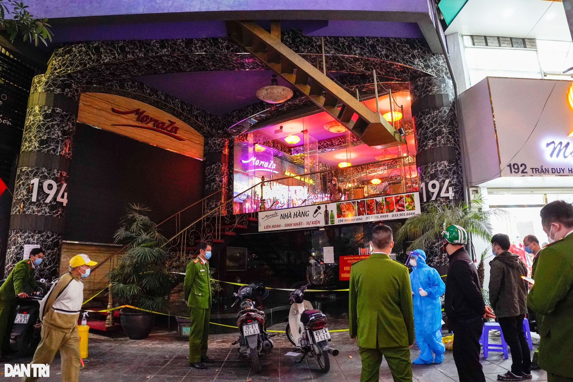Cận cảnh nhà hàng Monaza bị phong tỏa, 126 người vạ vật chờ xét nghiệm - 1 Cận cảnh nhà hàng Monaza bị phong tỏa, 126 người vạ vật chờ xét nghiệm - 1