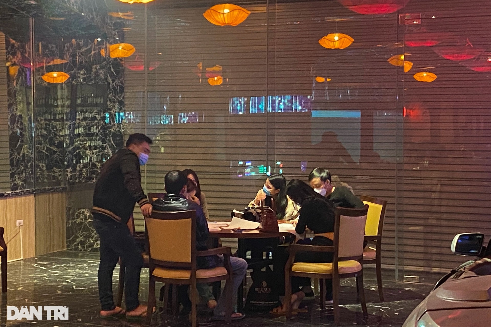 Phát hiện 4 ca dương tính trong số 126 người ăn nhậu tại Trần Duy Hưng - 2 Phát hiện 4 ca dương tính trong số 126 người ăn nhậu tại Trần Duy Hưng - 2
