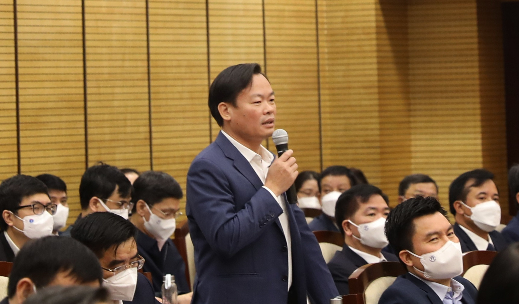 Hà Nội: Quán karaoke mở chui giữa mùa dịch, Chủ tịch quận nói khó xử lý - 1