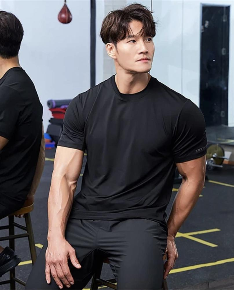 Kim Jong Kook kiểm tra doping vì bị nghi cơ bắp giả-1