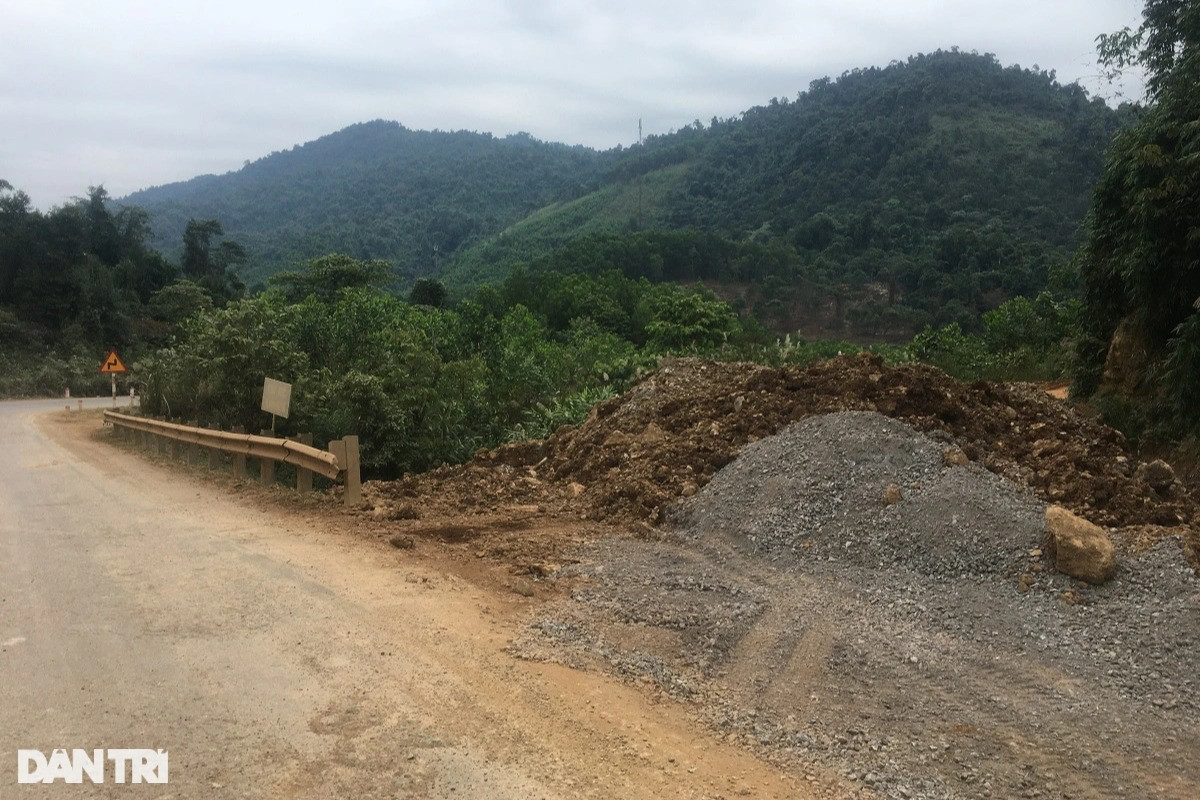 Cận cảnh mỏ khoáng sản lậu quy mô lớn vừa bị phát hiện tại Quảng Bình - 9