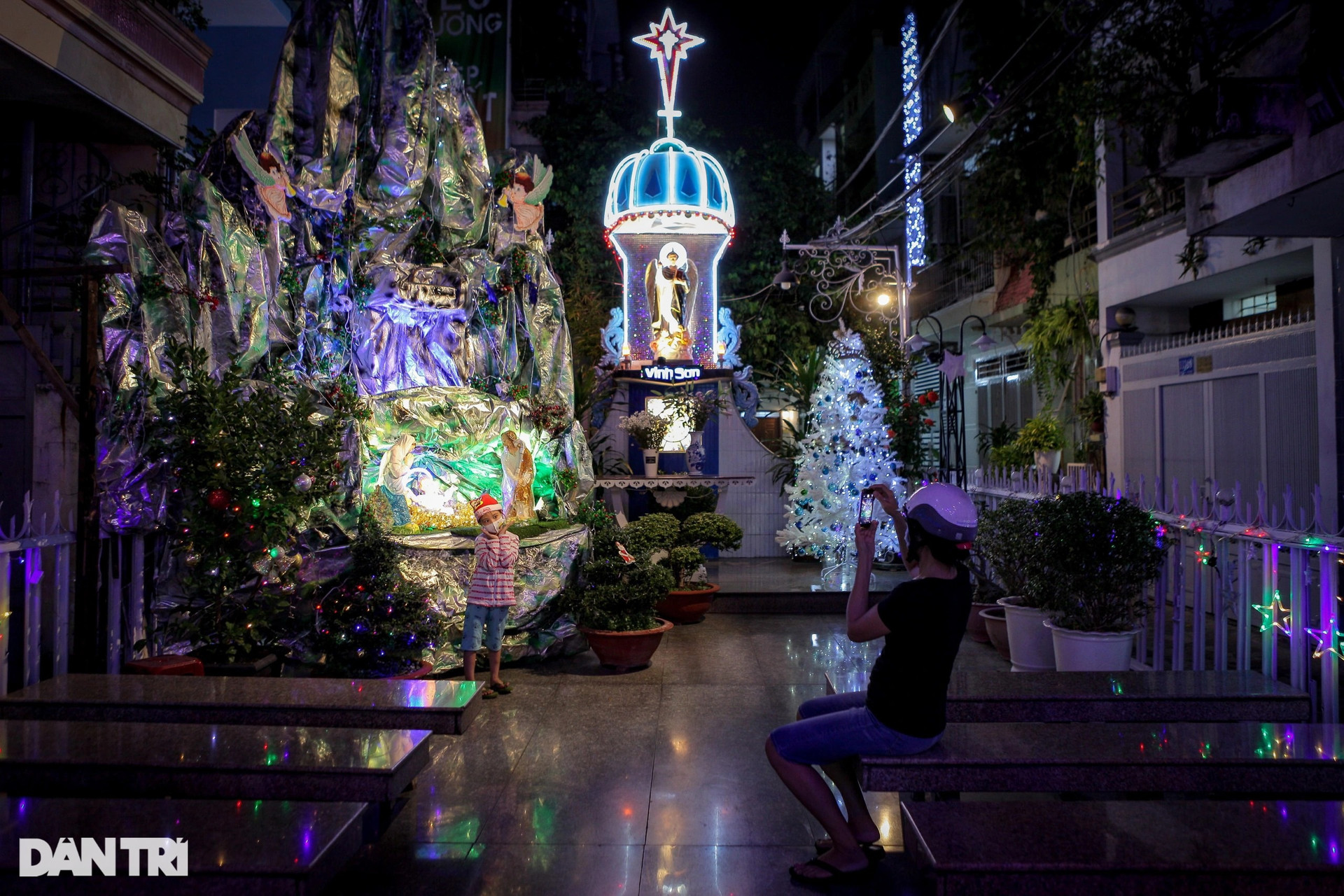 Hẻm nhỏ Sài Gòn trang hoàng đón Giáng sinh - 13