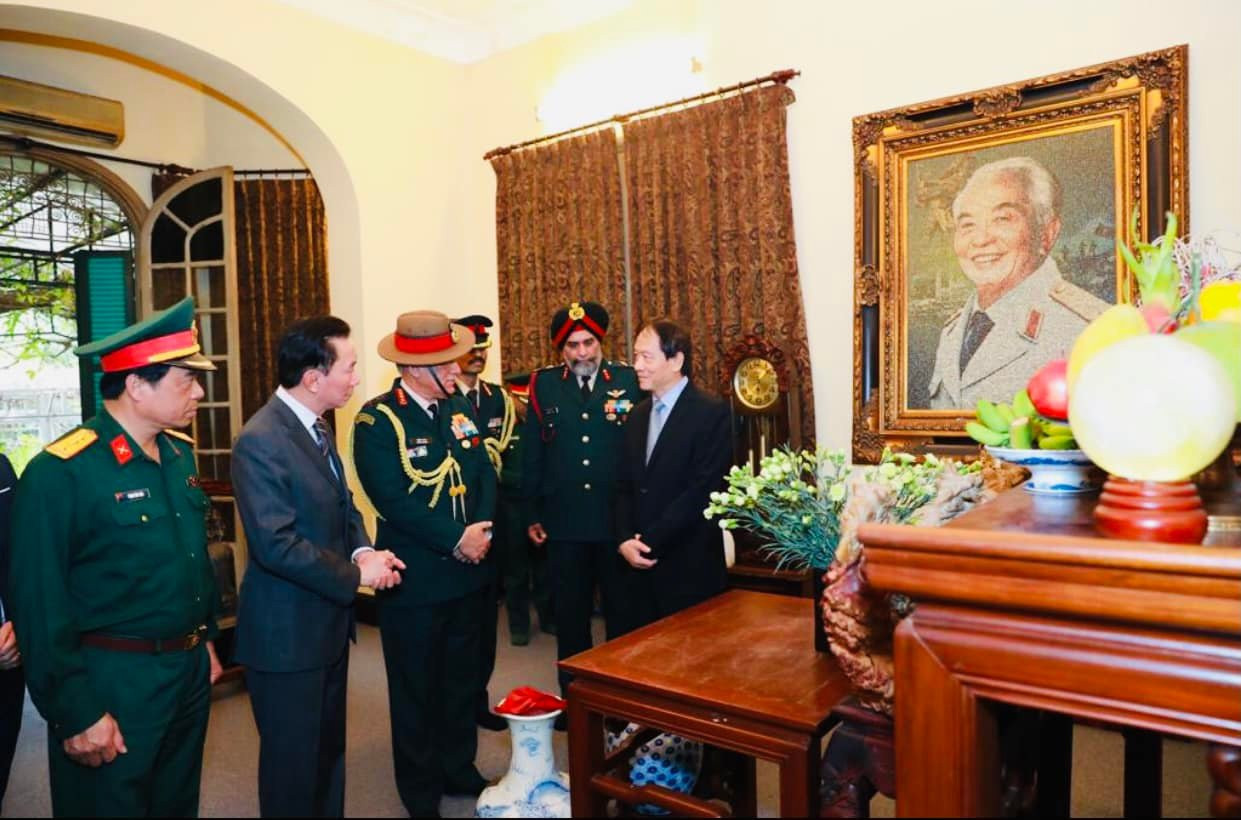 Đại tướng Ấn Độ vừa tử nạn - một người yêu Việt Nam và Đại tướng Võ Nguyên Giáp - 2