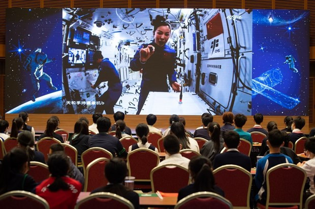 Trung Quốc tổ chức lớp học trực tuyến từ bên ngoài không gian - 1
